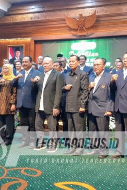 Kukuhkan Pengurus KONI Jatim, Marciano Norman Target Prestasi Nasional Meningkat