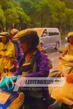 DJ Cindi Aurora Official Tabur Kebaikan Bagi Ratusan Takjil Untuk Masyarakat Surabaya