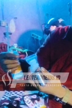 Satresnarkoba Polres Tanjung Perak Amankan Barang Bukti 12 Poket Hingga 20 Gram Sabu di Sisi Suramadu