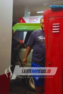 SPBU Raya Wiyung Disorot Warga Akibat Layani Pengerit BBM Subsidi Dengan Guna Angkutan Umum