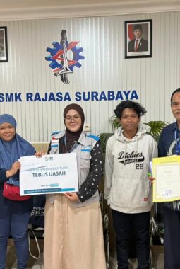 Tebus Ijazah yang Tertahan, YBM PLN UIP JBTB Buka Jalan Baru bagi Tiga Lulusan SMK