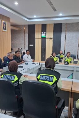 Perkuat Layanan Prima, Satuan Pengamanan PT Haleyora Powerindo Bekali PS4 di PLN UID JATIM