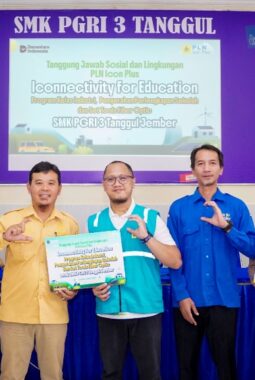 PLN Icon Plus Jatim Wujudkan Generasi Future Ready melalui Program TJSL Iconnectivity for Education