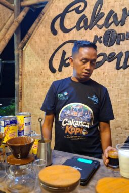 Prestasi PLN Dukung TJSL Berkelanjutan, PLN UIP JBTB Tingkatkan Mutu Kopi Papring Lewat Pelatihan Barista dan Stimulus Usaha