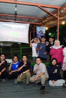 PLN Icon Plus Jatim Hadirkan Nonton Bareng Bola Gembira 2026 Bersama ICONNET, Pererat Kebersamaan dengan Masyarakat