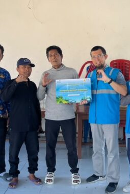 PLN Icon Plus Dukung Digitalisasi Kampung Nelayan melalui Internet Gratis di Desa Nelayan Rajatama
