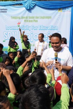 PLN Icon Plus Dukung Pembelajaran Digital di SDN Mojorejo 01