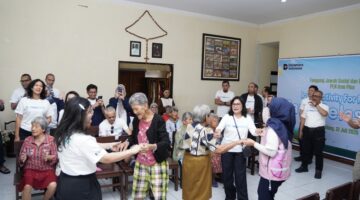 PLN Icon Plus Hadirkan Layanan Kesehatan dan Bantuan Sosial bagi Lansia di Rumah Belas Kasih Malang