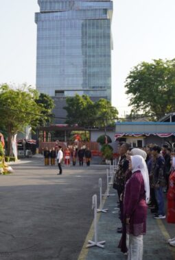 PLN Icon Plus dan PLN Komplek Ketintang Gelar Upacara HUT ke-81 RI, Teguhkan Semangat Indonesia Berdaulat, Adil, dan Makmur