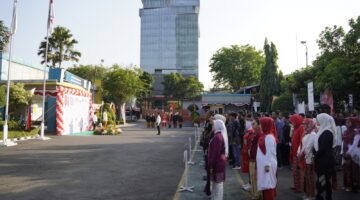PLN Icon Plus dan PLN Komplek Ketintang Gelar Upacara HUT ke-81 RI, Teguhkan Semangat Indonesia Berdaulat, Adil, dan Makmur