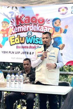 Sambut Hari Pelanggan Nasional, YBM PLN UIP JBTB dan PIKK Gelar Kado Kemerdekaan Bersama Anak Yatim