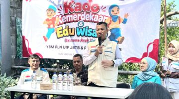 Sambut Hari Pelanggan Nasional, YBM PLN UIP JBTB dan PIKK Gelar Kado Kemerdekaan Bersama Anak Yatim