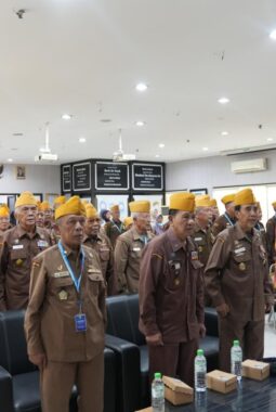 Sambut Hari Pelanggan Nasional, YBM PLN UIP JBTB Gelar Layanan Kesehatan Terpadu dan Santunan bagi 50 Veteran Surabaya
