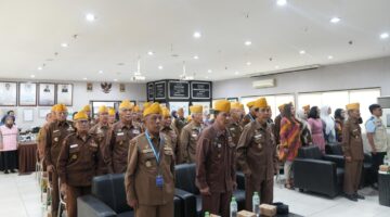 Sambut Hari Pelanggan Nasional, YBM PLN UIP JBTB Gelar Layanan Kesehatan Terpadu dan Santunan bagi 50 Veteran Surabaya