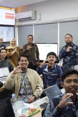 Kunjungan Kerja Dewan Komisaris PLN Icon Plus, Tinjau Langsung Layanan dan Operasional di Jawa Timur