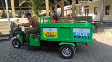 Momen Hari Pelanggan Nasional, PLN UIP JBTB Serahkan Bantuan Motor Pengangkut Sampah untuk Dorong Operasional TPS 3R Desa Tejakula Buleleng