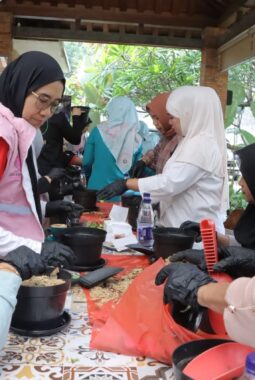 Dari Barang Bekas Jadi Bernilai, Srikandi PLN Icon Plus Ajak Masyarakat Peduli Lingkungan